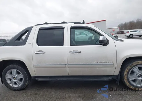 2010 Chevrolet Avalanche 1500 Ltz z USA, uszkodzony, nr VIN 3GNVKGE00AG250943